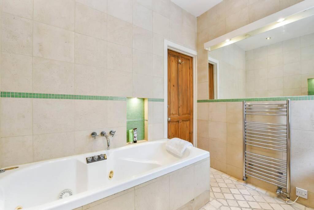 Groves 4 Bedroom, Shepherds Bush Лондон Екстер'єр фото